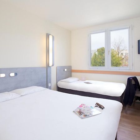 ibis budget Aubagne Paluds Agora Bagian luar foto