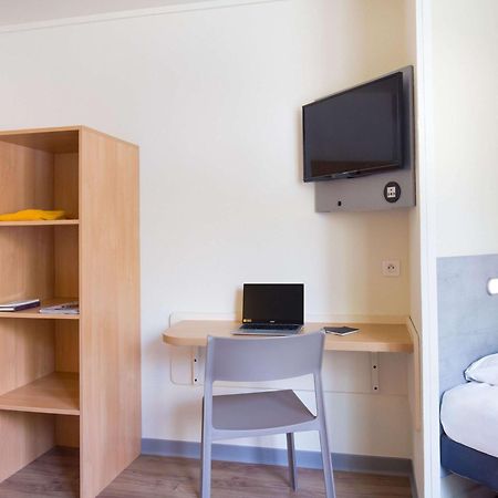ibis budget Aubagne Paluds Agora Bagian luar foto
