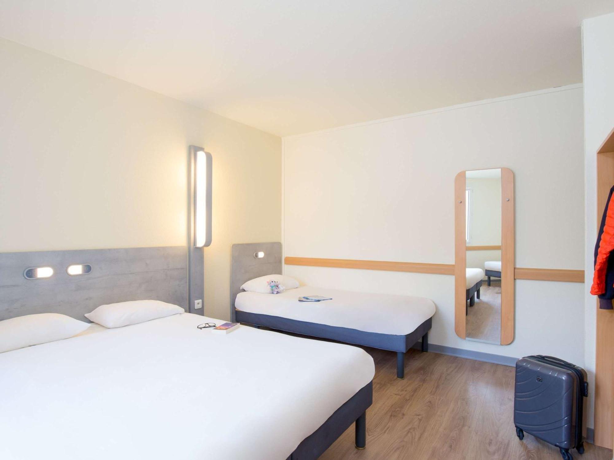 ibis budget Aubagne Paluds Agora Bagian luar foto