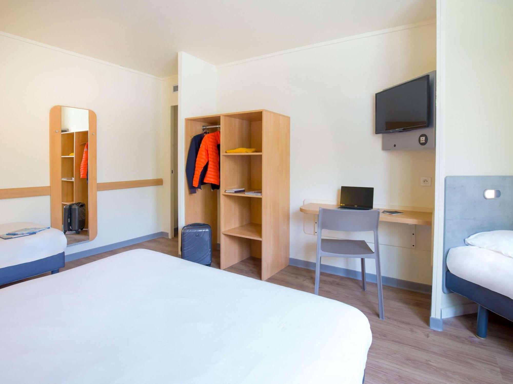 ibis budget Aubagne Paluds Agora Bagian luar foto