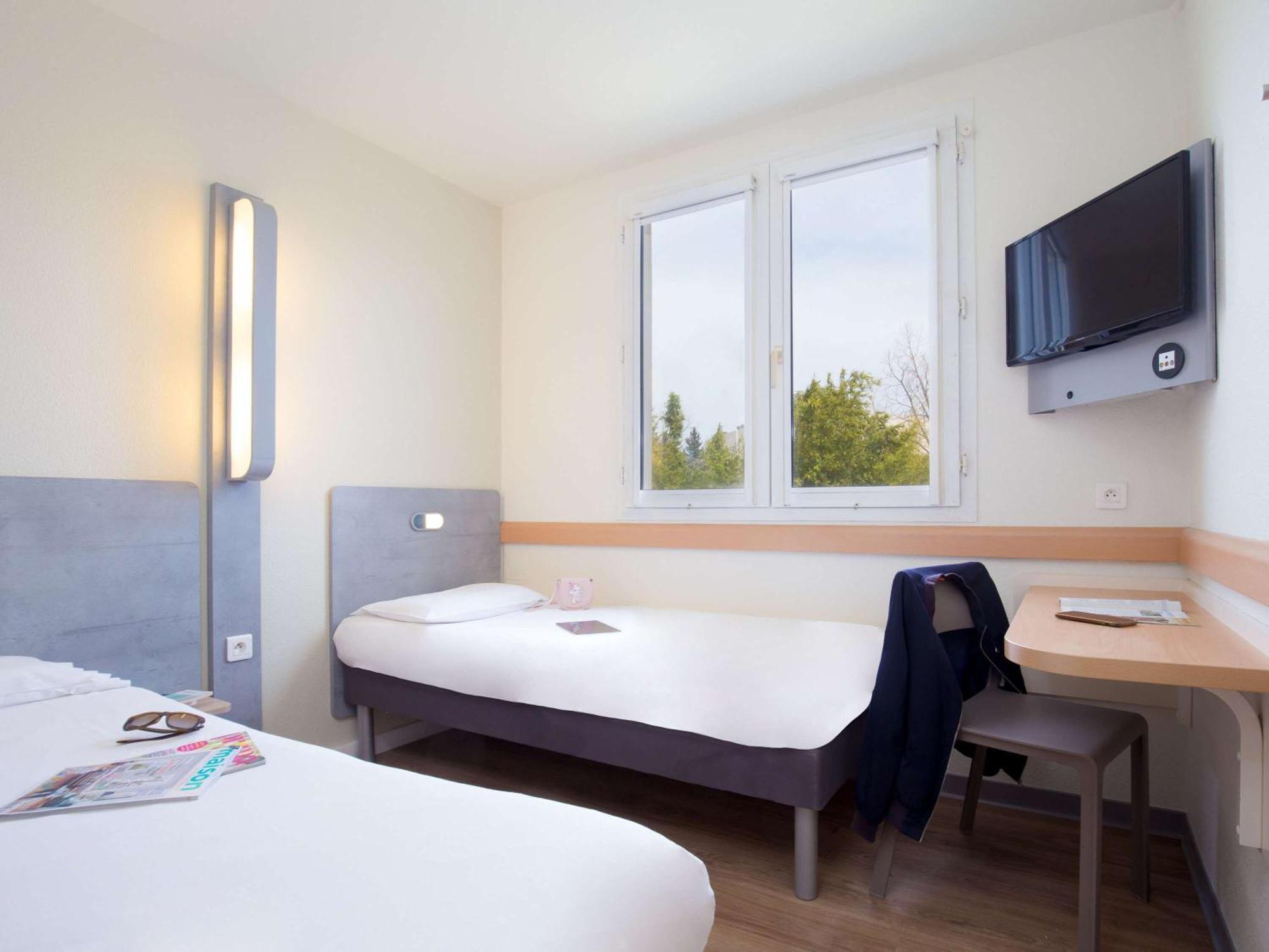 ibis budget Aubagne Paluds Agora Bagian luar foto