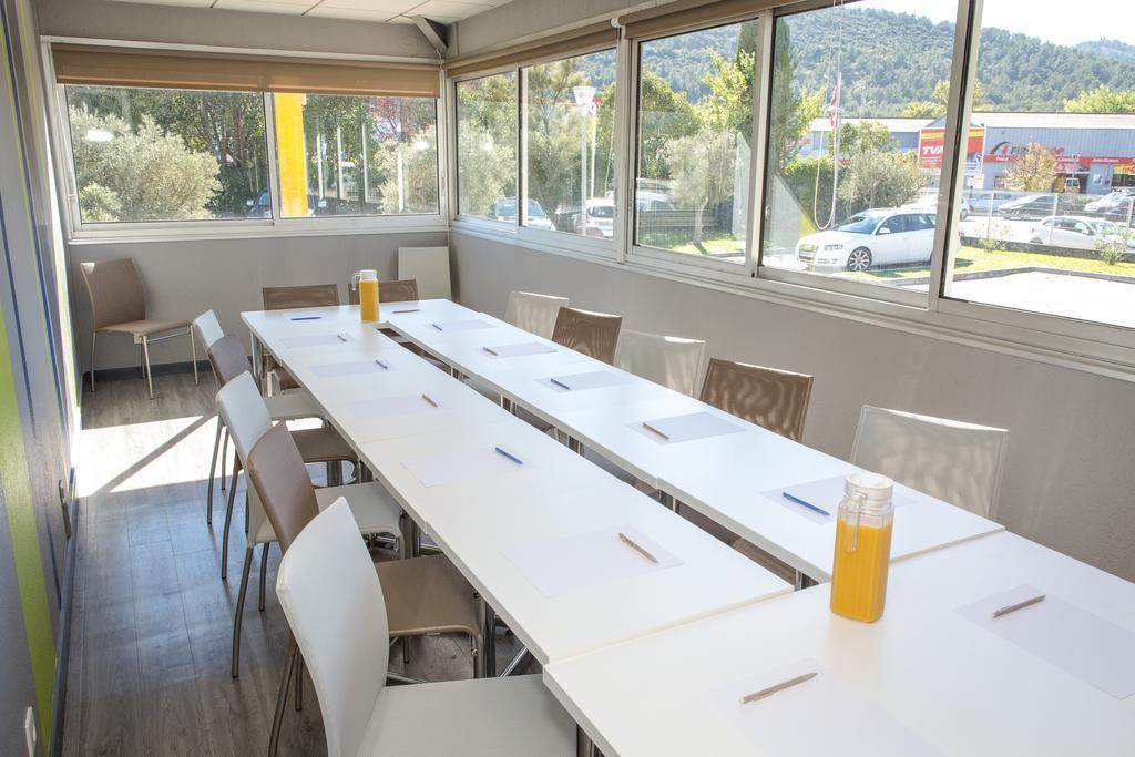 ibis budget Aubagne Paluds Agora Bagian luar foto