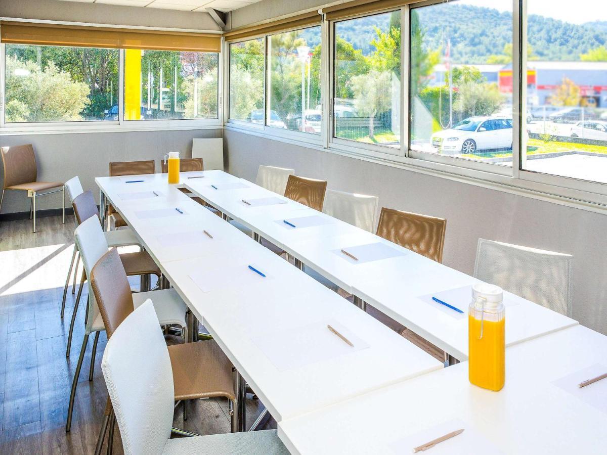 ibis budget Aubagne Paluds Agora Bagian luar foto