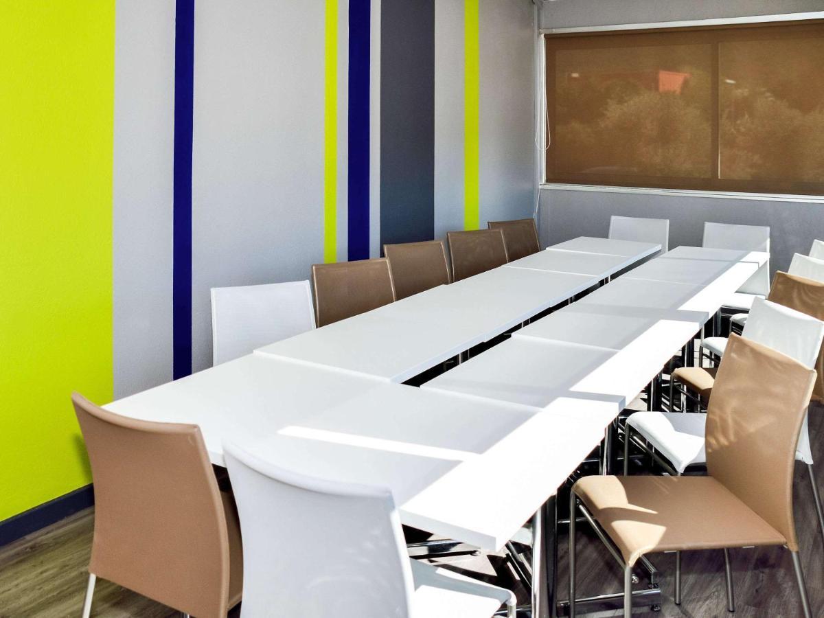 ibis budget Aubagne Paluds Agora Bagian luar foto
